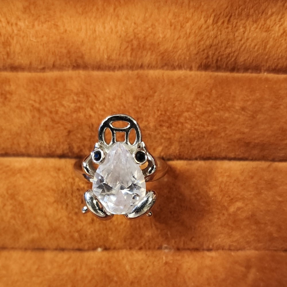 Chic Silver Frog Ring With Clear Gemstone - image 1